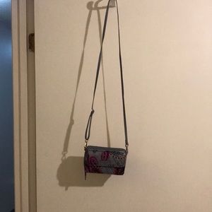 Vera Bradley small crossover bag
